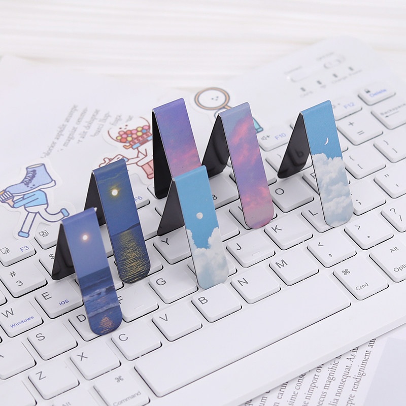 2pcs Fantasy Landscape Themed  - Bookmark Magnetic Clip recensione e prezzo